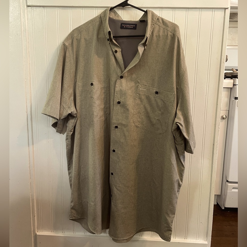 Short sleeve light weight button down
